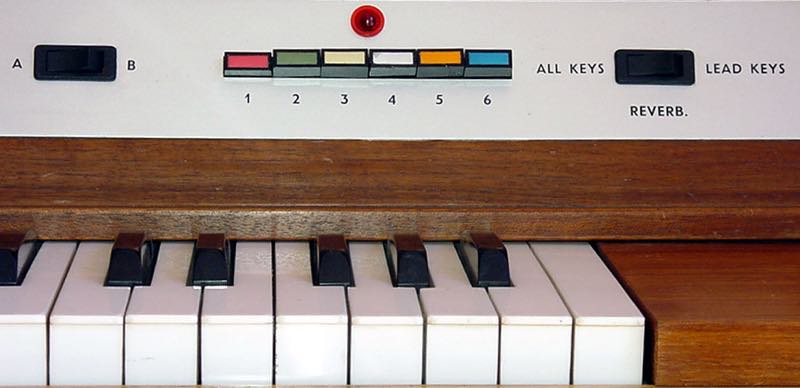 Le Mellotron, ancêtre du sampleur et de la boîte à rythmes